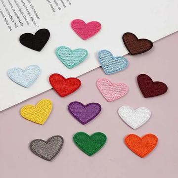 15 pezzi di cuori colorati da applicare con il ferro - per abbigliamento e accessori