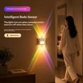 Luce notturna a LED RGB con sfumatura a 16 colori e sensore di movimento - Proiezione della luce verso l\'alto/verso il basso