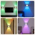 Luce notturna a LED RGB con sfumatura a 16 colori e sensore di movimento - Proiezione della luce verso l\'alto/verso il basso