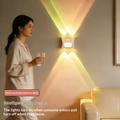 Luce notturna a LED RGB con sfumatura a 16 colori e sensore di movimento - Proiezione della luce verso l\'alto/verso il basso - Bianca
