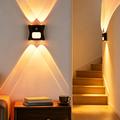 Luce notturna a LED RGB con sfumatura a 16 colori e sensore di movimento - Proiezione della luce verso l\'alto/verso il basso - Bianca
