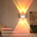 Luce notturna a LED RGB con sfumatura a 16 colori e sensore di movimento - Proiezione della luce verso l\'alto/verso il basso - Bianca