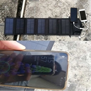 Caricatore solare pieghevole da 20W con doppia porta USB e cavo di ricarica 10 in 1 - Nero