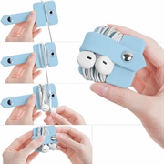 Organizer in silicone per cavi e auricolari con bottone a pressione in metallo - Azzurro