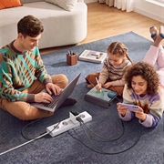 Caricabatterie Joyroom PODIX TF70 da 70W con tecnologia GaN - 2x USB-C, USB-A, display digitale - Bianco