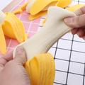Giocattolo morbido a forma di gnocchetto di banana da sbucciare, per bambini e adulti - Giallo