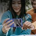 Samsung Galaxy Z Flip8 Custodia in plastica con protezione dello schermo esterna in vetro temperato - Blu scuro