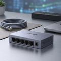 Switch Gigabit Ethernet a 5 porte Ugreen CM933 con connettori RJ45