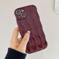 Custodia 3D Linear Wavy per iPhone 15 - Rosso vino