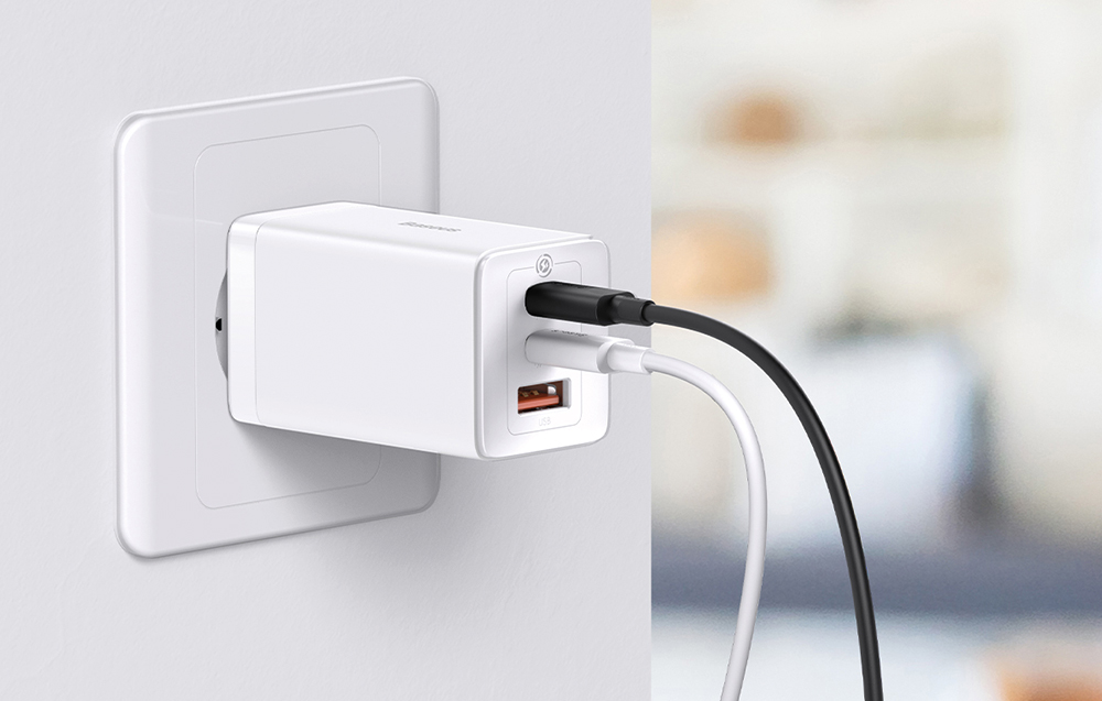 Caricabatterie da parete Baseus GaN5 Pro 65W - 2xUSB-C, USB-A - Bianco