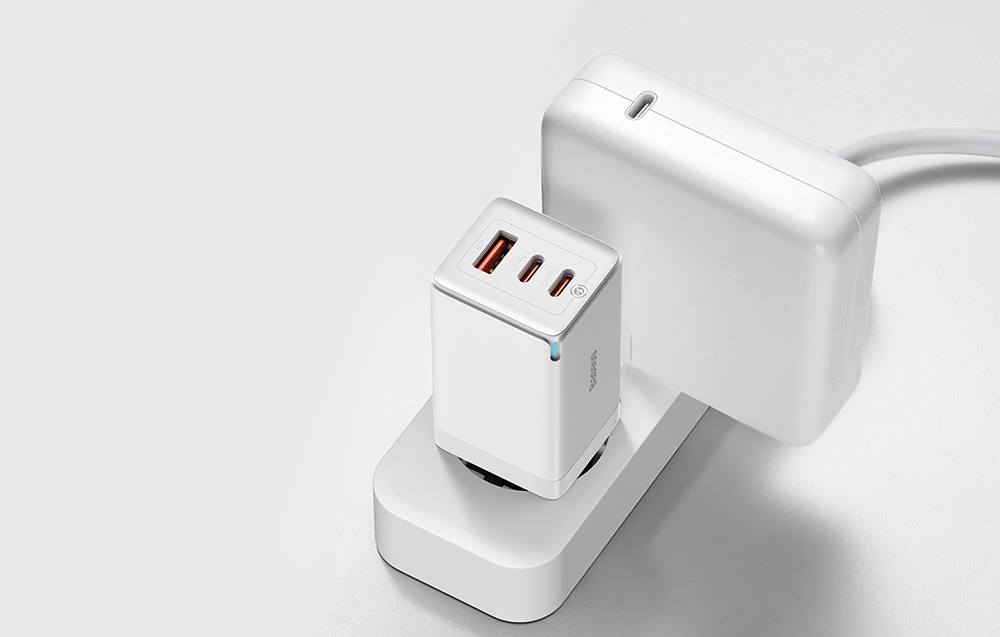 Caricabatterie da parete Baseus GaN5 Pro 65W - 2xUSB-C, USB-A - Bianco