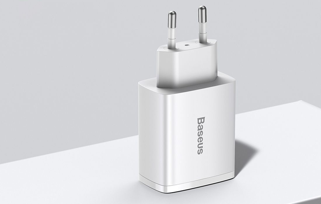 Caricabatterie rapido Baseus Compact 30W - USB-C PD, 2xUSB - Bianco