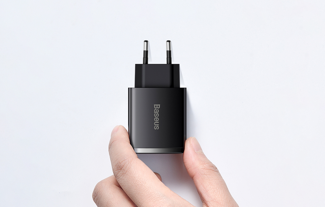 Baseus Compact Caricabatterie rapido 30W - USB-C PD, 2xUSB - Nero