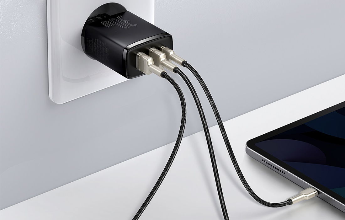 Baseus Compact Caricabatterie rapido 30W - USB-C PD, 2xUSB - Nero